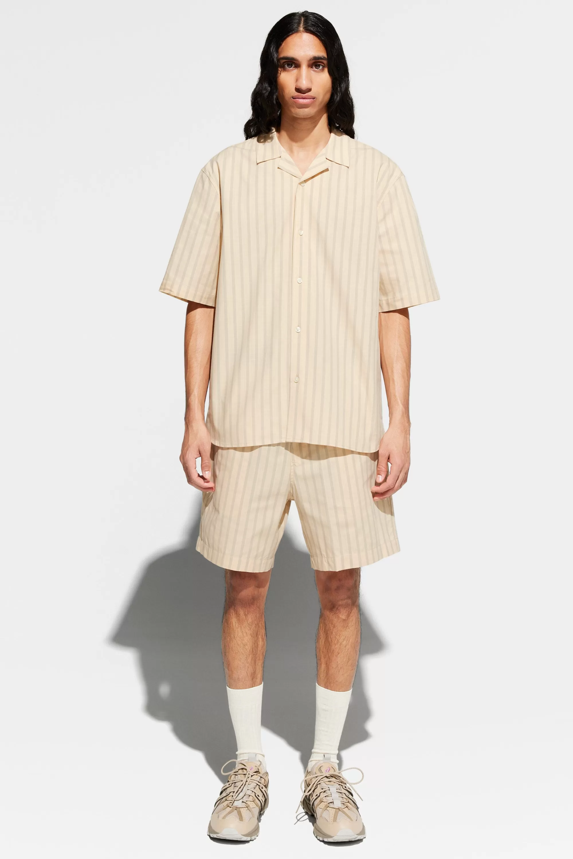 arve_sand_stripe_5.webp Shop Arve sand stripe Skjortor