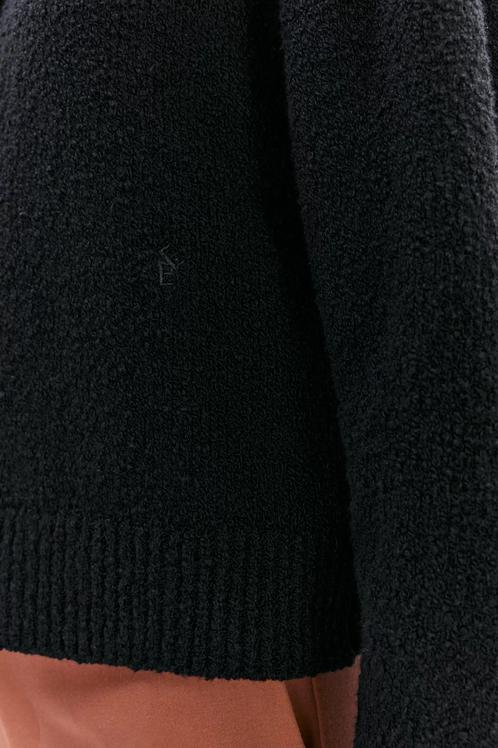 erna_black_3.webp Fashion Erna Stickat